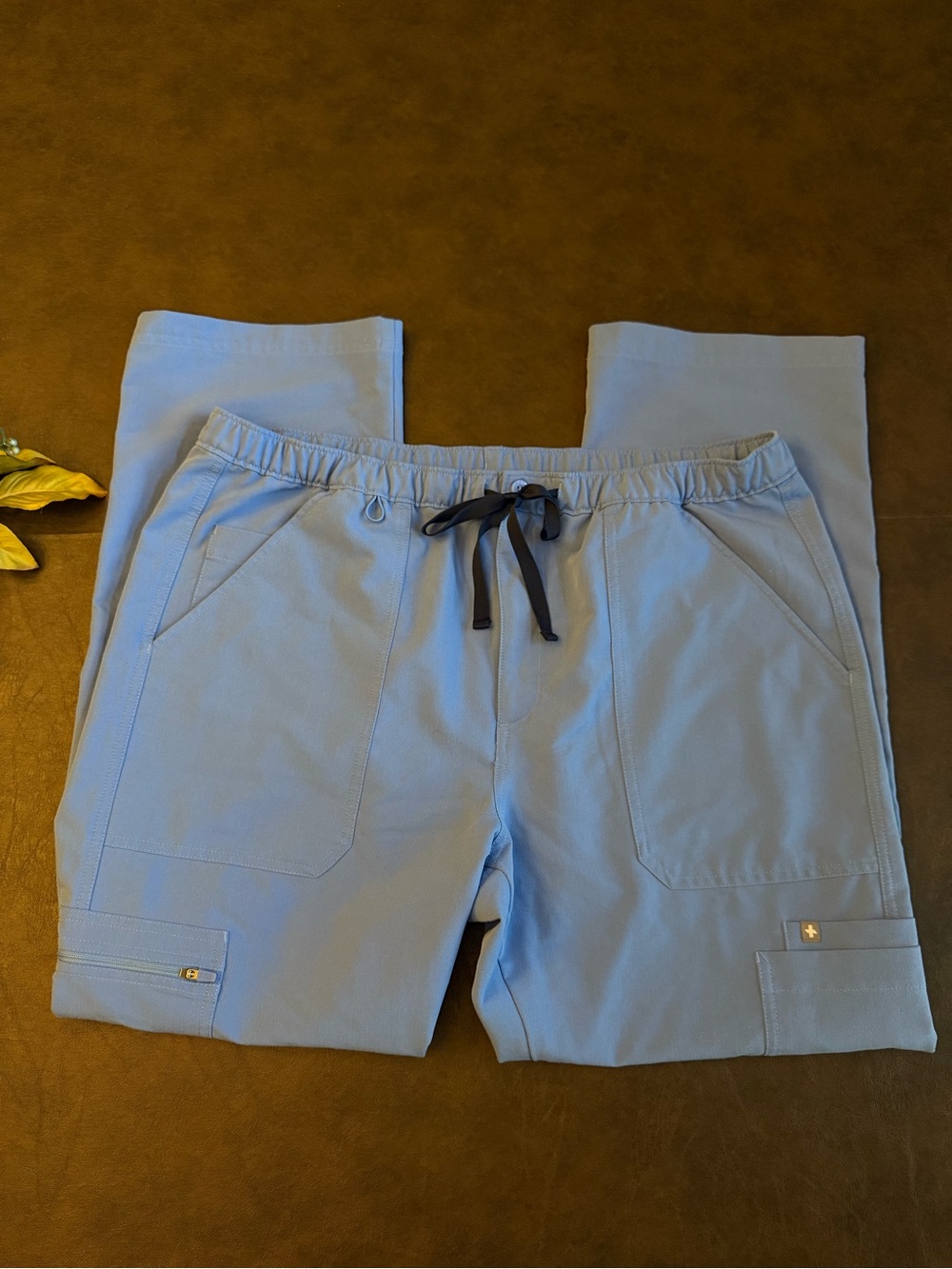 FIGS Men’s Cecil Blue Scrub Set: Leon Scrub Top XL & Cairo Straight Leg Pant XLS - Picture 10 of 16